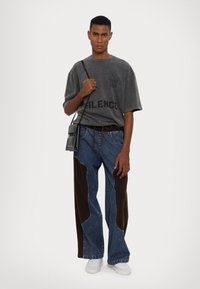 Джинсы бойфренда Джинсы бойфренда