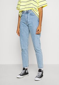 Джинсы Джинсы