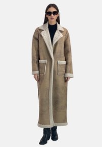 Шерстяное пальто