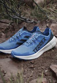 Беговые кроссовки