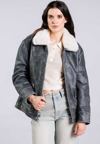 Кожаная куртка Кожаная куртка