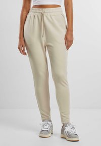 Спортивный костюм Спортивный костюм