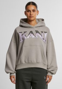 Пуловер с капюшоном