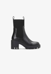 Полусапожки на высоком каблуке