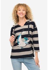 Пуловер с капюшоном