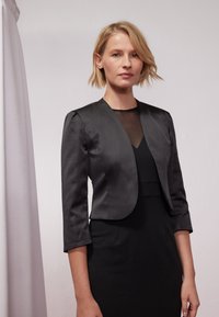 Короткая куртка Короткая куртка