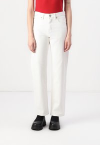 Свободные джинсы