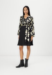 Короткое платье