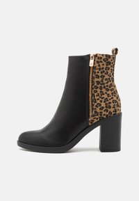 Полусапожки на высоком каблуке