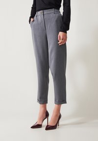 Узкие брюки