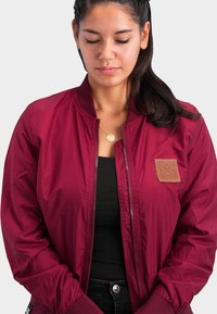 Куртка с накладнымит карманами