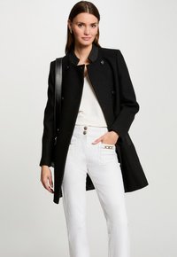 Короткое пальто