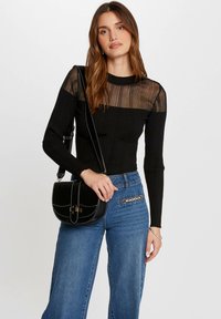 Пуловер Пуловер