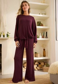 Широкие брюки Широкие брюки