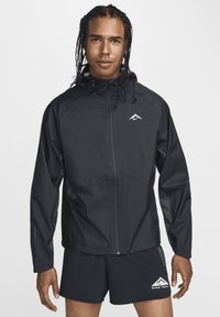 Спортивная куртка Спортивная куртка