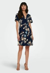 Короткое платье