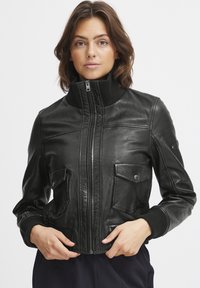 Короткая куртка Короткая куртка