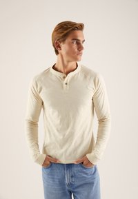 Лонгслив Лонгслив