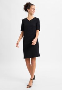 Короткое платье