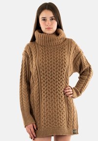 Вязаное платье