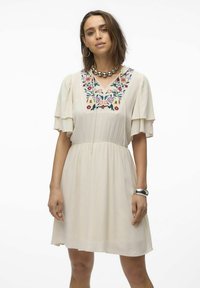 Короткое платье