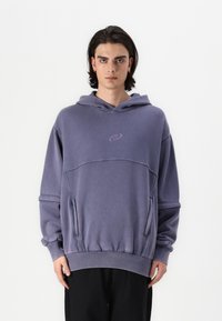 Пуловер с капюшоном Пуловер с капюшоном