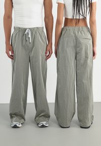 Брюки Брюки