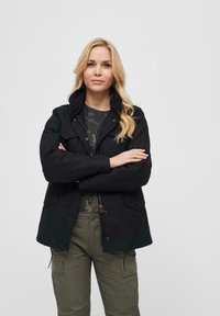 Блейзер с накладными карманами Блейзер с накладными карманами