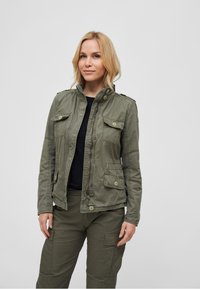 Куртка с накладнымит карманами