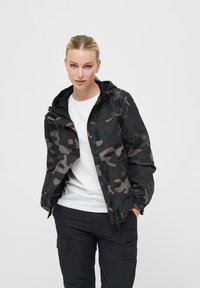 Куртка с накладнымит карманами Куртка с накладнымит карманами