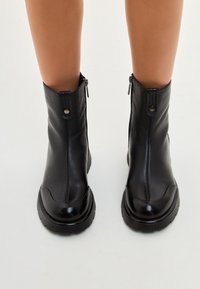 Полусапожки на платформе Полусапожки на платформе