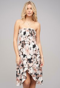 Платье без бретелек