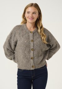 Вязаная кофта