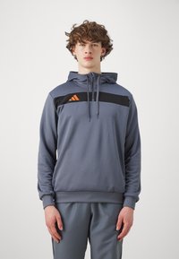 Спортивная кофта