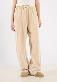 Спортивные штаны