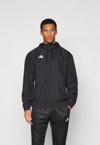 Спортивная куртка Спортивная куртка