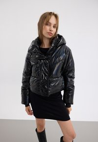 Зимняя куртка