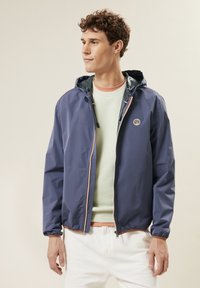 Куртка-дождевик