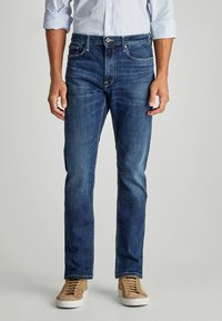 Узкие джинсы Узкие джинсы