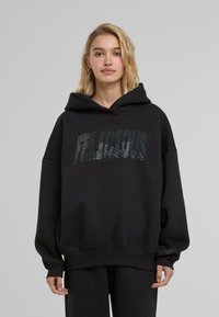 Пуловер с капюшоном