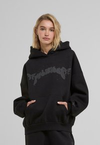 Пуловер с капюшоном Пуловер с капюшоном