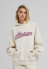 Пуловер с капюшоном Пуловер с капюшоном