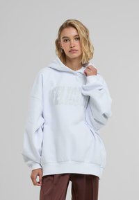 Пуловер с капюшоном Пуловер с капюшоном