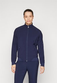 Спортивная куртка