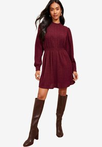 Вязаное платье