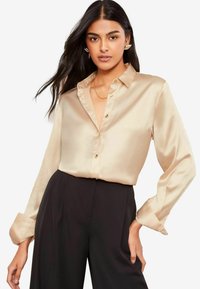 Атласная блузка