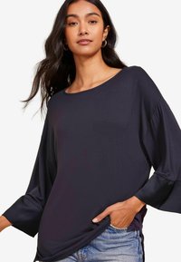 Атласная блузка Атласная блузка