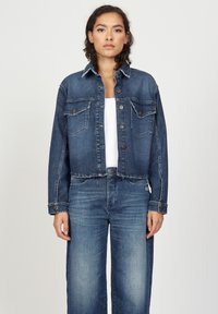 Джинсовая куртка