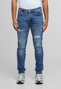 Узкие джинсы