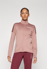 Спортивная толстовка